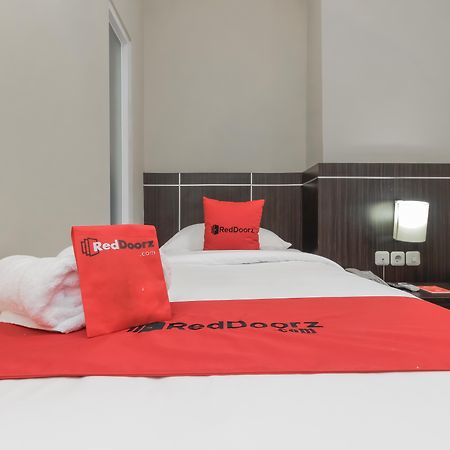 Reddoorz Plus @ Thamrin Jacarta Exterior foto