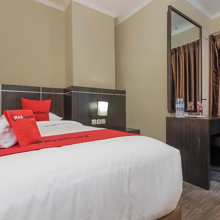 Reddoorz Plus @ Thamrin Jacarta Exterior foto