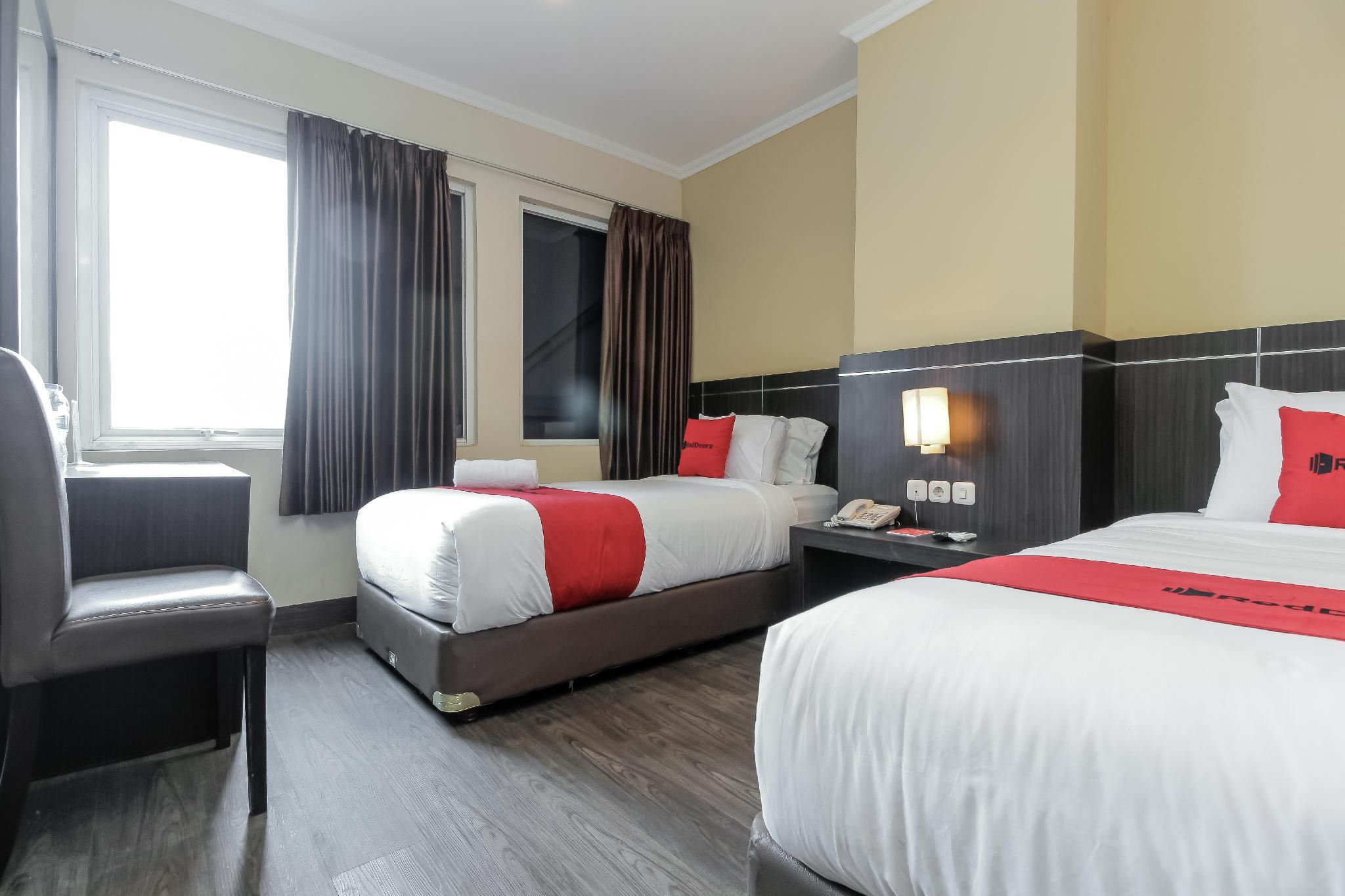 Reddoorz Plus @ Thamrin Jacarta Exterior foto