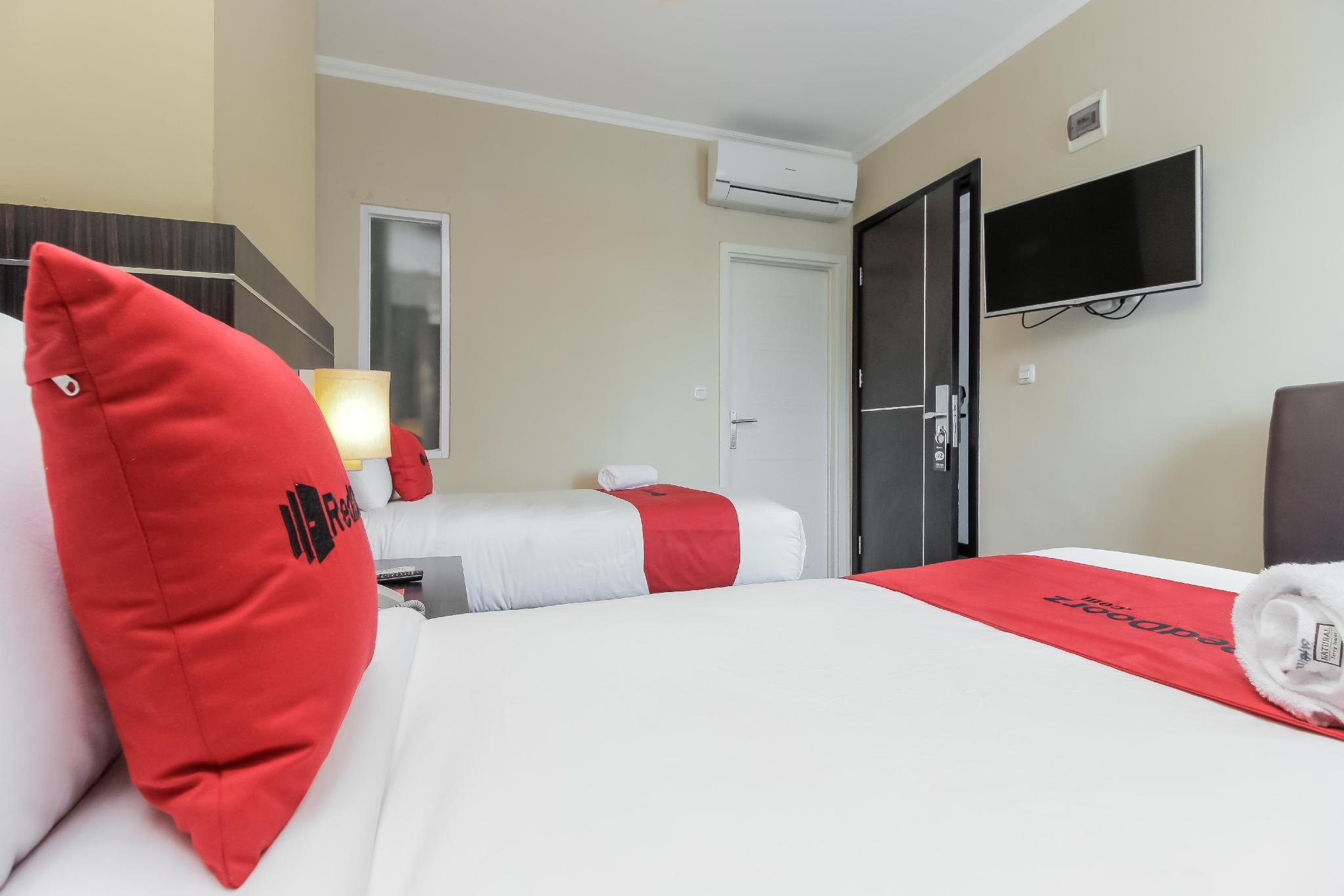 Reddoorz Plus @ Thamrin Jacarta Exterior foto