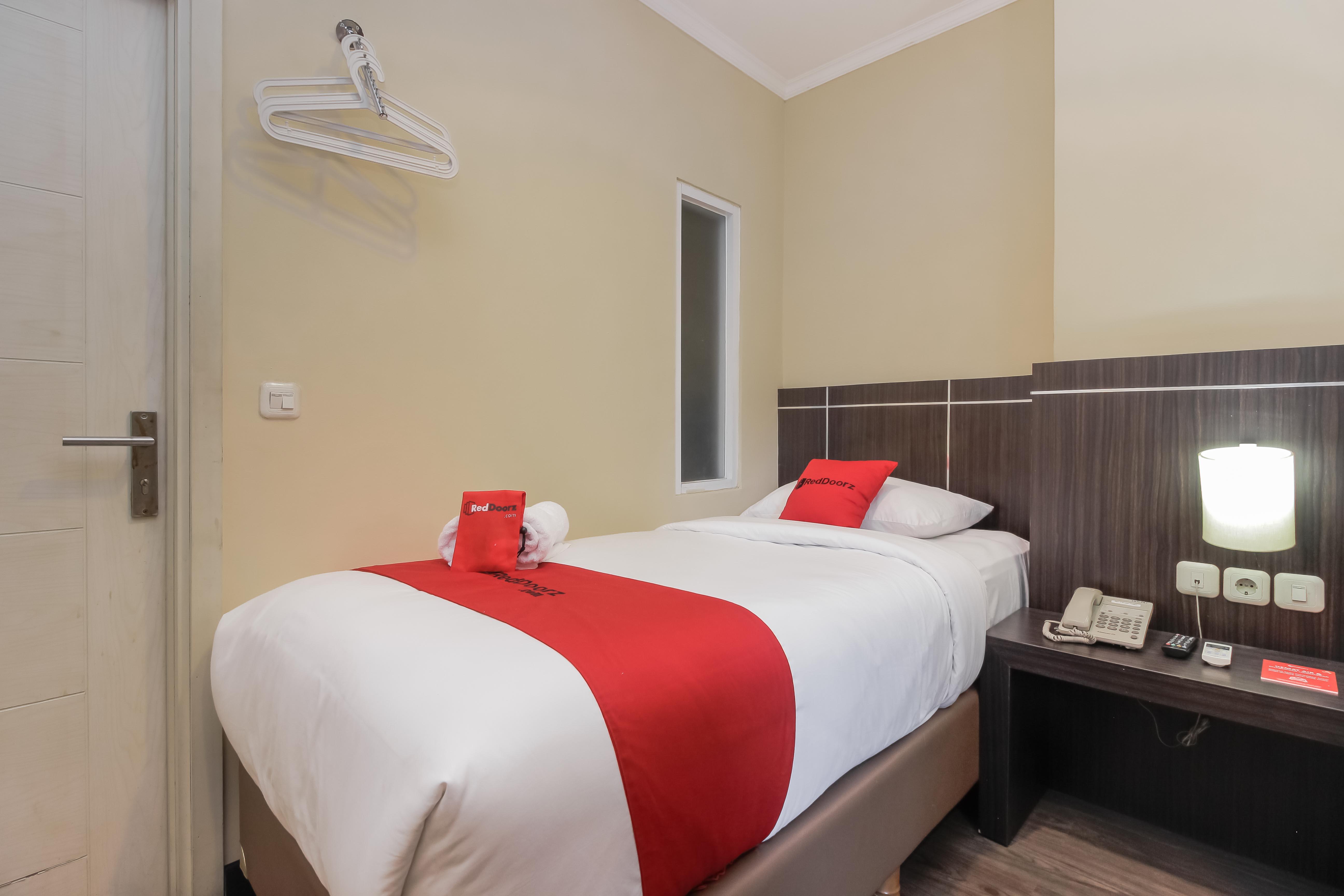 Reddoorz Plus @ Thamrin Jacarta Exterior foto