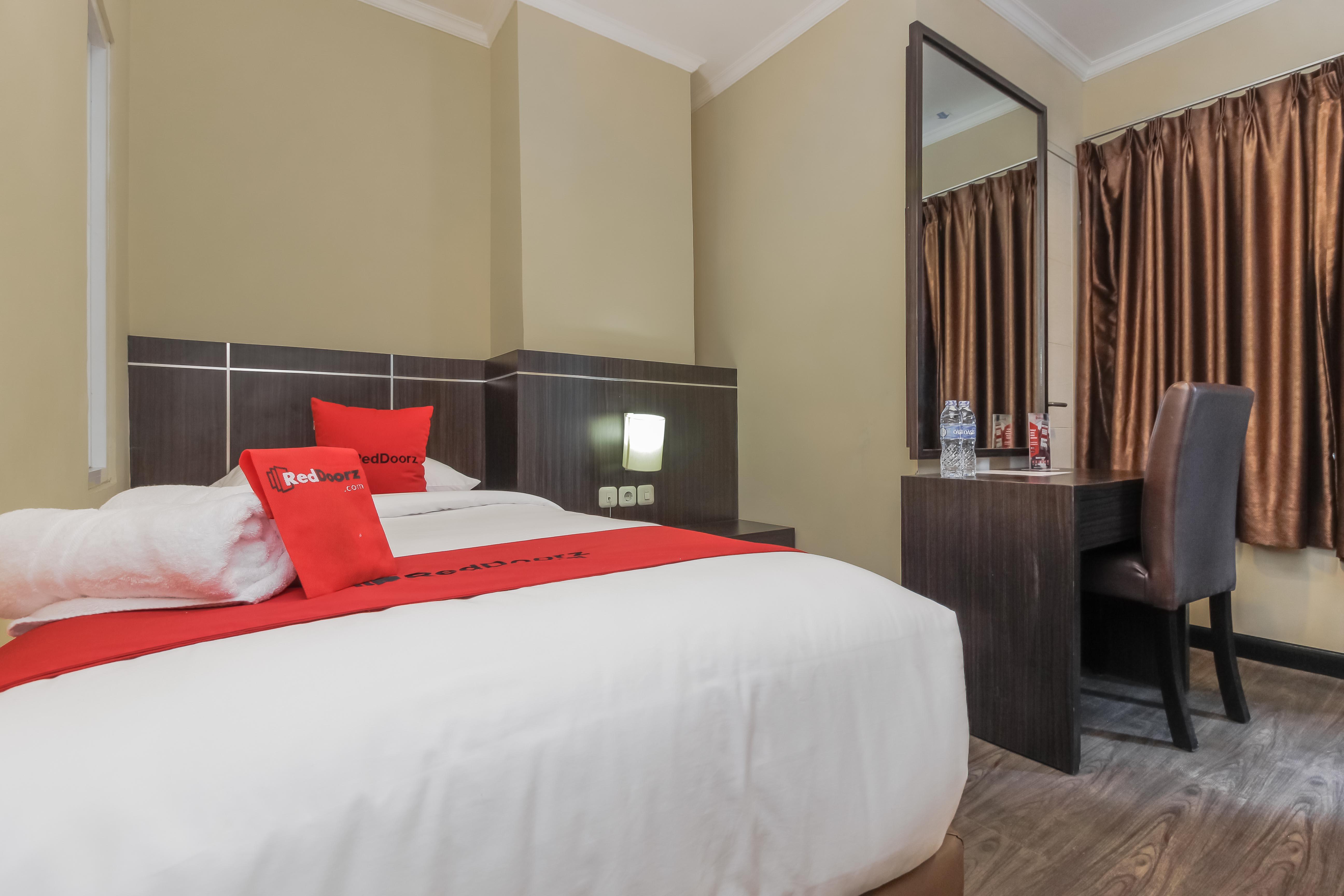 Reddoorz Plus @ Thamrin Jacarta Exterior foto
