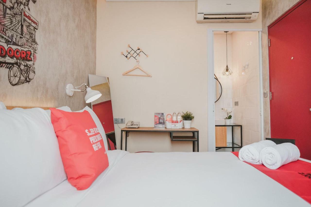 Reddoorz Plus @ Thamrin Jacarta Exterior foto