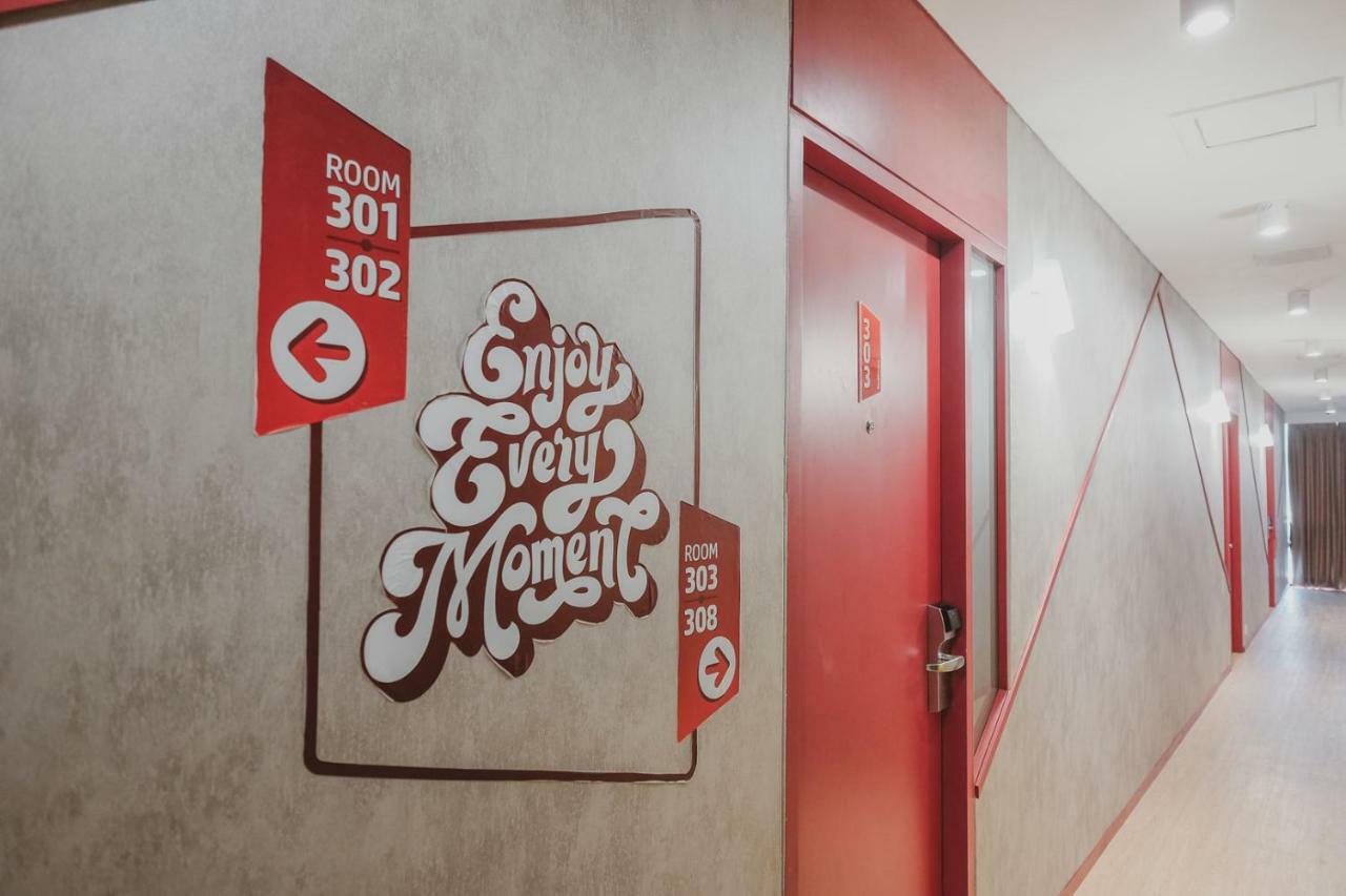 Reddoorz Plus @ Thamrin Jacarta Exterior foto