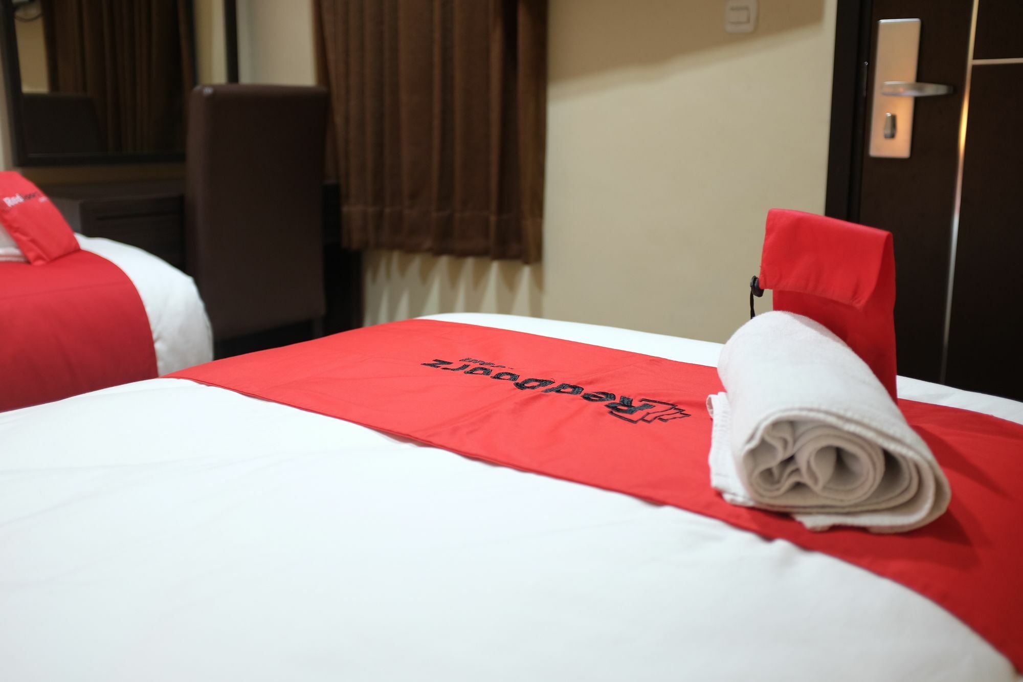 Reddoorz Plus @ Thamrin Jacarta Exterior foto