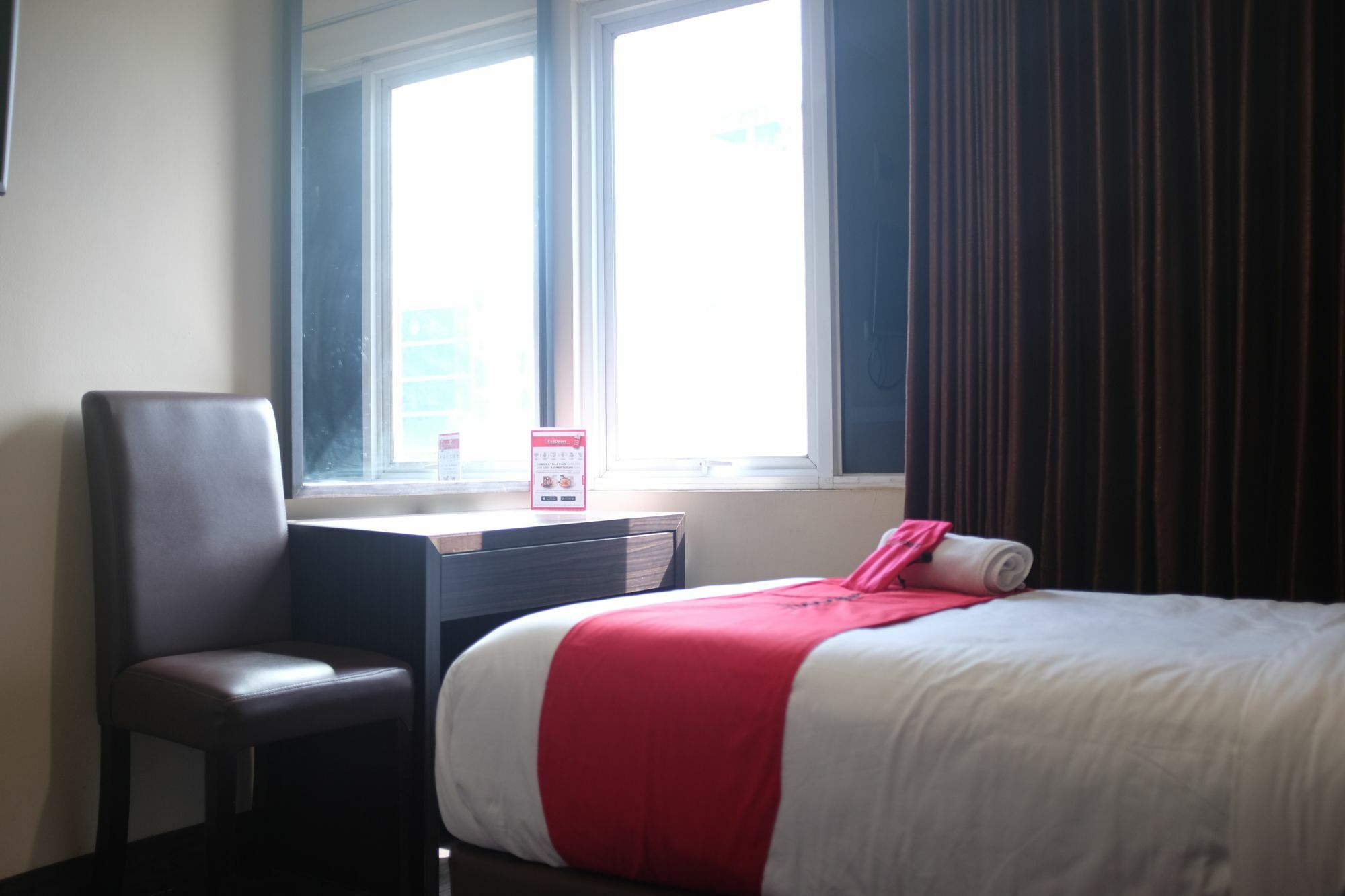Reddoorz Plus @ Thamrin Jacarta Exterior foto